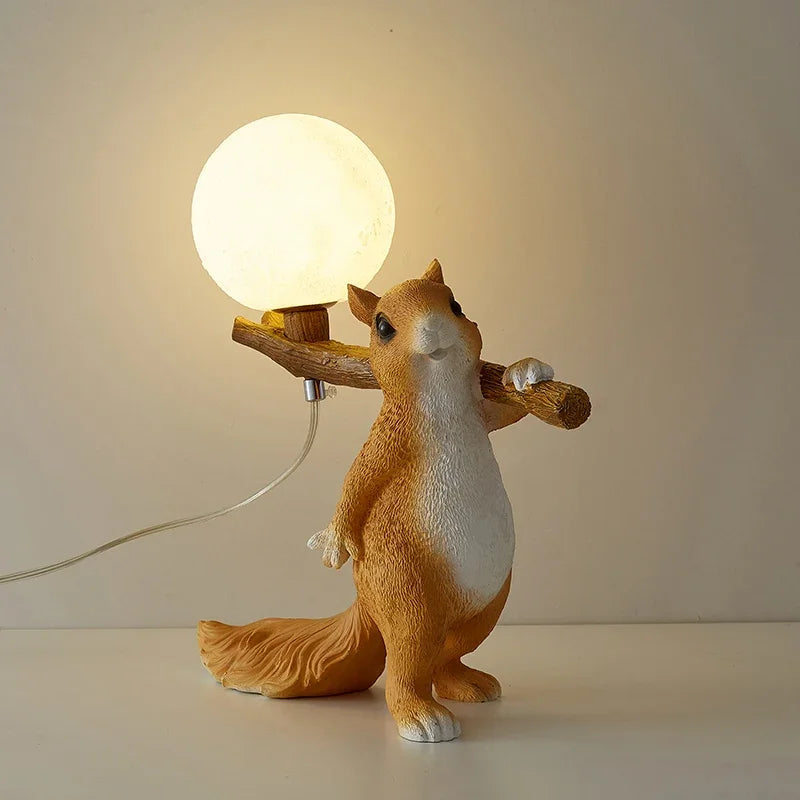 Squirrel design lamp